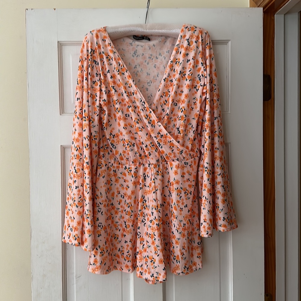 Boohoo FLORAL PRINT WRAP FLARE SLEEVE BELTED ROMPER